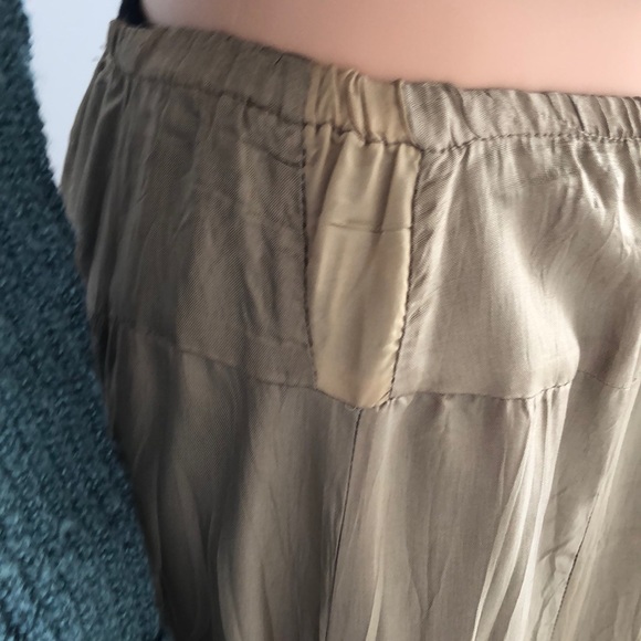 KAREN KANE MIDI GOLD BOTTOM PLEATED SKIRT - Picture 2 of 4